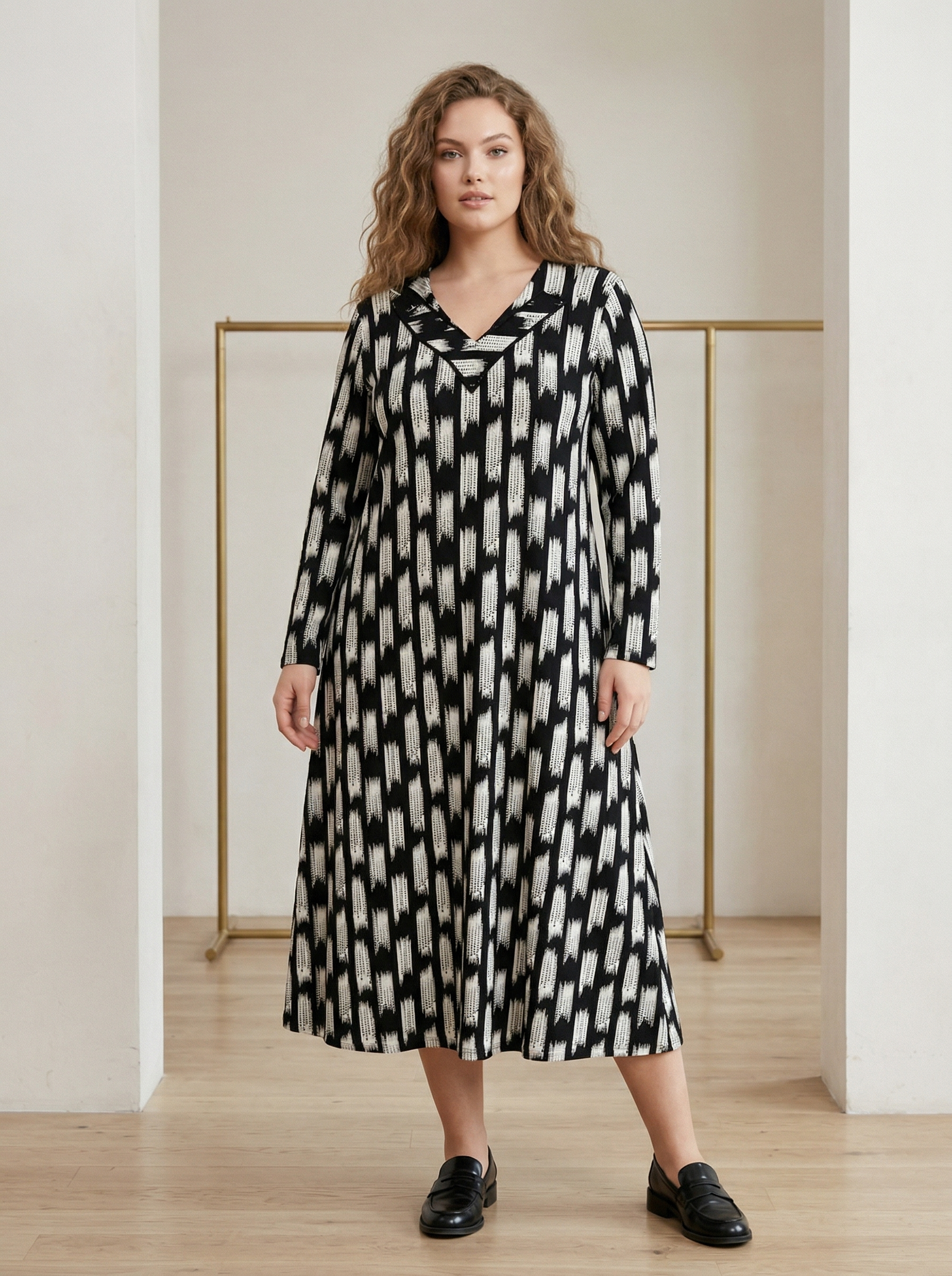 ΦΟΡΕΜΑ PLUS SIZE ΜΕ ΑΦΗΡΗΜΕΝΟ ΣΧΕΔΙΟ