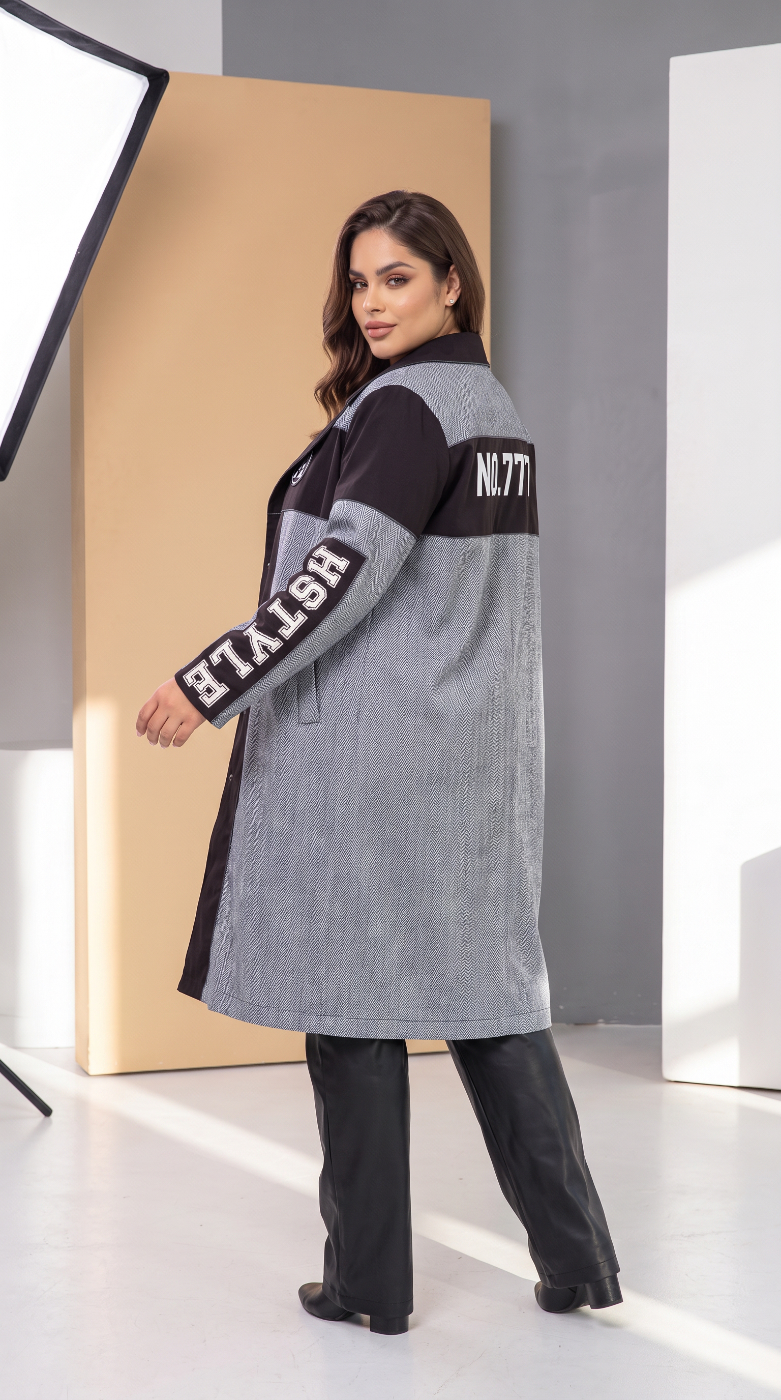 DESIGNER ΦΘΙΝΟΠΩΡΙΝΟ ΜΠΟΥΦΑΝ ΜΕ ΜΟΝΤΕΡΝΑ ΕΜΦΑΝΙΣΗ