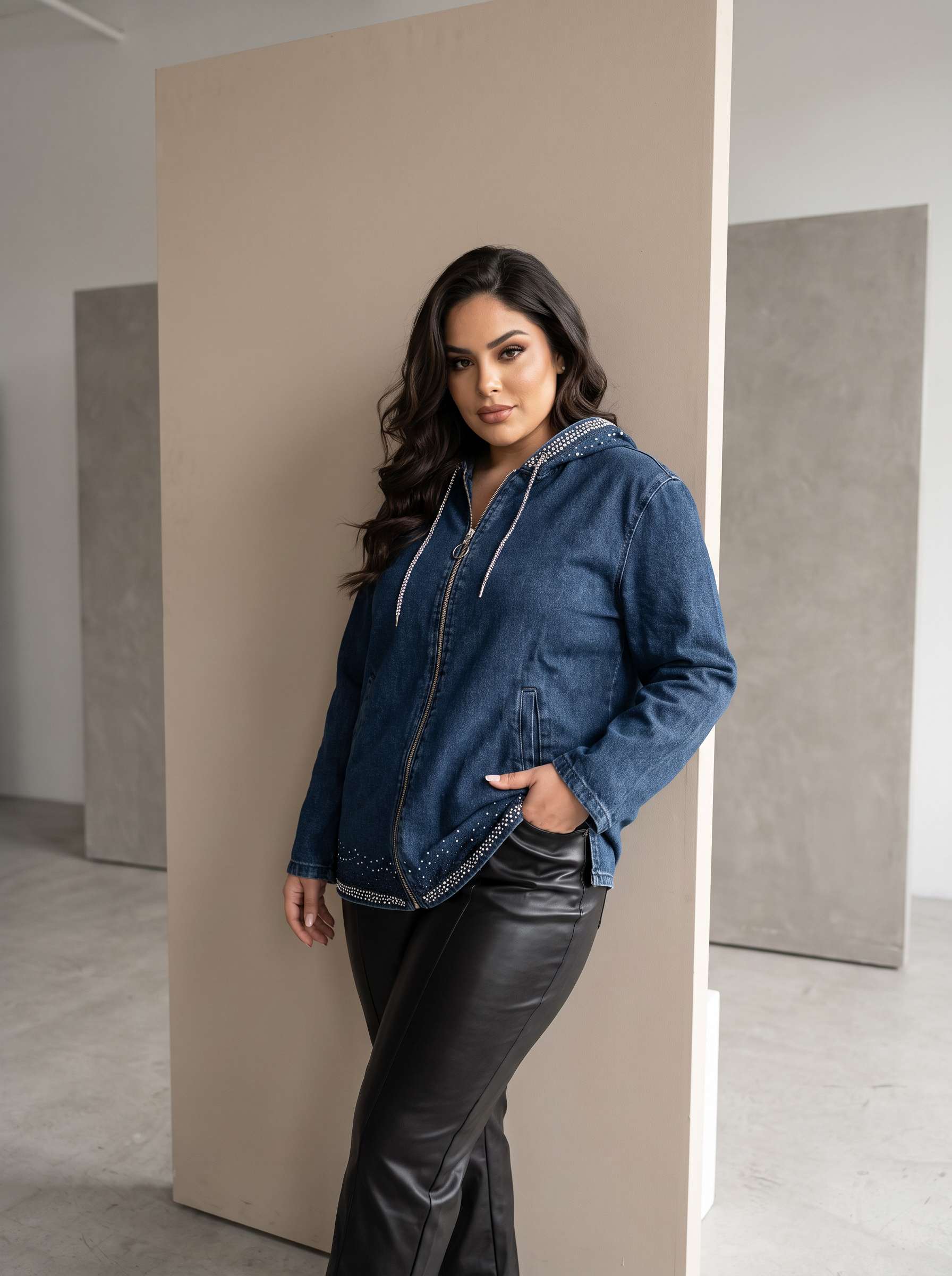 PLUS SIZE ΤΖΙΝ ΜΠΟΥΦΑΝ ΣΕ ΣΚΟΥΡΟ DENIM ΜΕ ΛΑΜΨΗ