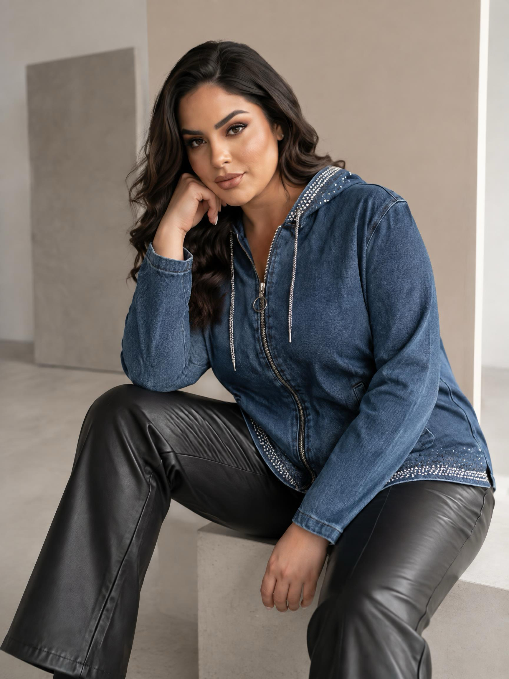 PLUS SIZE ΤΖΙΝ ΜΠΟΥΦΑΝ ΣΕ ΣΚΟΥΡΟ DENIM ΜΕ ΛΑΜΨΗ