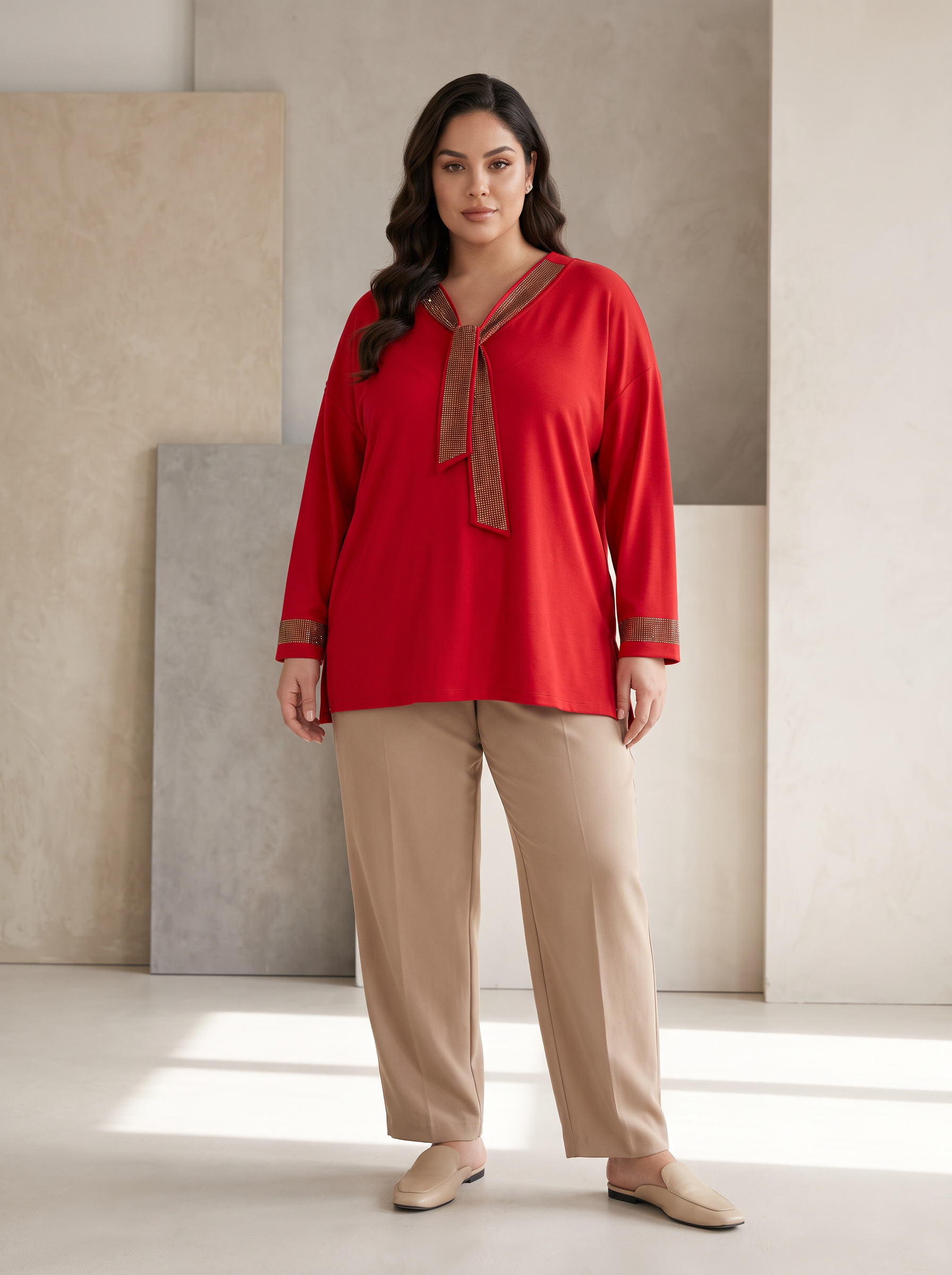 ΚΟΜΨΗ ΜΠΛΟΥΖΑ ΜΕ ΟΜΟΡΦΟ ΝΤΕΚΟΛΤΕ PLUS SIZE ΣΕ ΚΟΚΚΙΝΟ ΧΡΩΜΑ