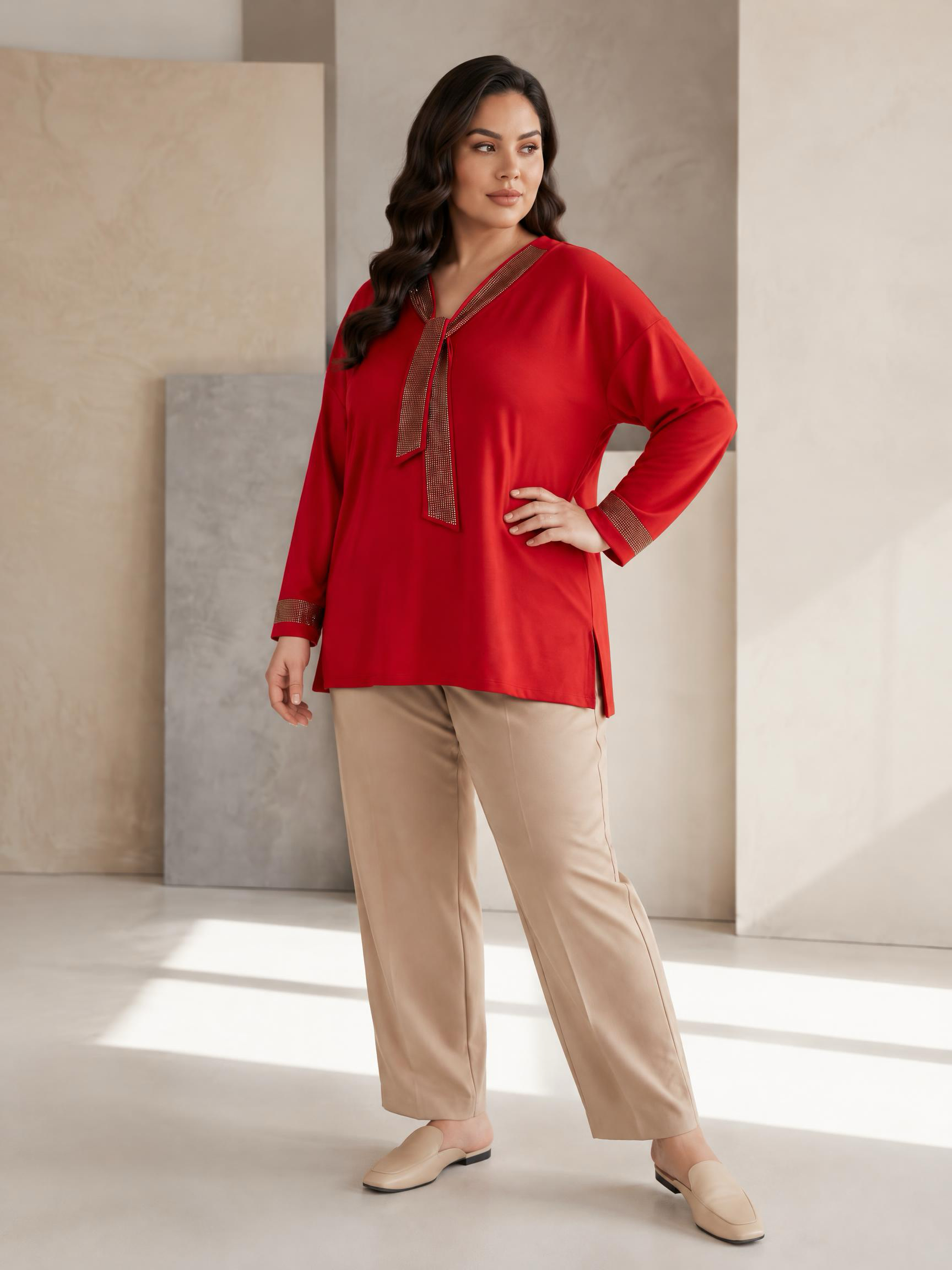 ΚΟΜΨΗ ΜΠΛΟΥΖΑ ΜΕ ΟΜΟΡΦΟ ΝΤΕΚΟΛΤΕ PLUS SIZE ΣΕ ΚΟΚΚΙΝΟ ΧΡΩΜΑ