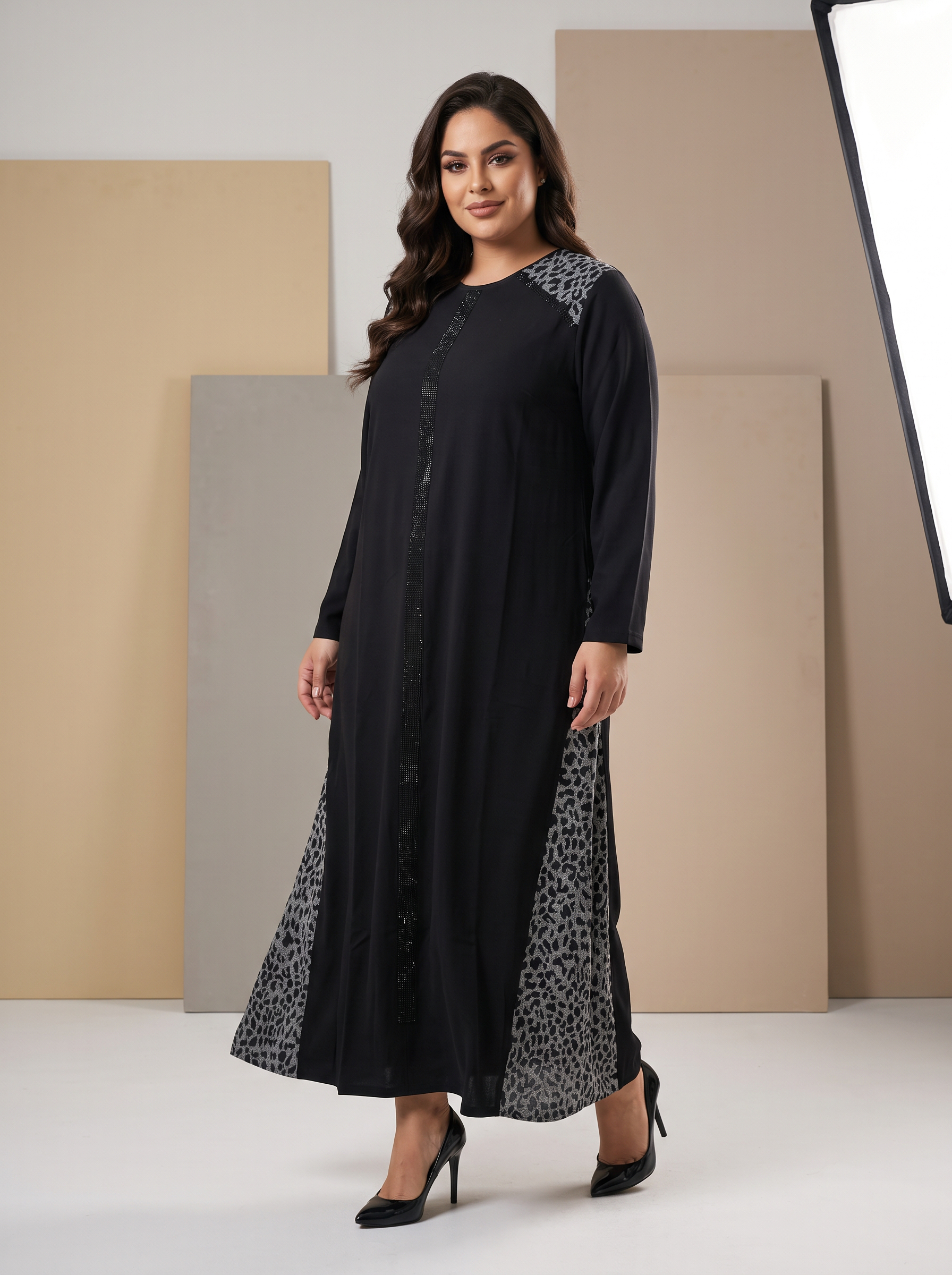 ΠΟΛΥΤΕΛΕΣ ΜΑΚΡΥ ΜΑΥΡΟ ΦΟΡΕΜΑ ΜΕ ΛΕΟΠΑΡΔΑΛΕ ΛΕΠΤΟΜΕΡΕΙΕΣ