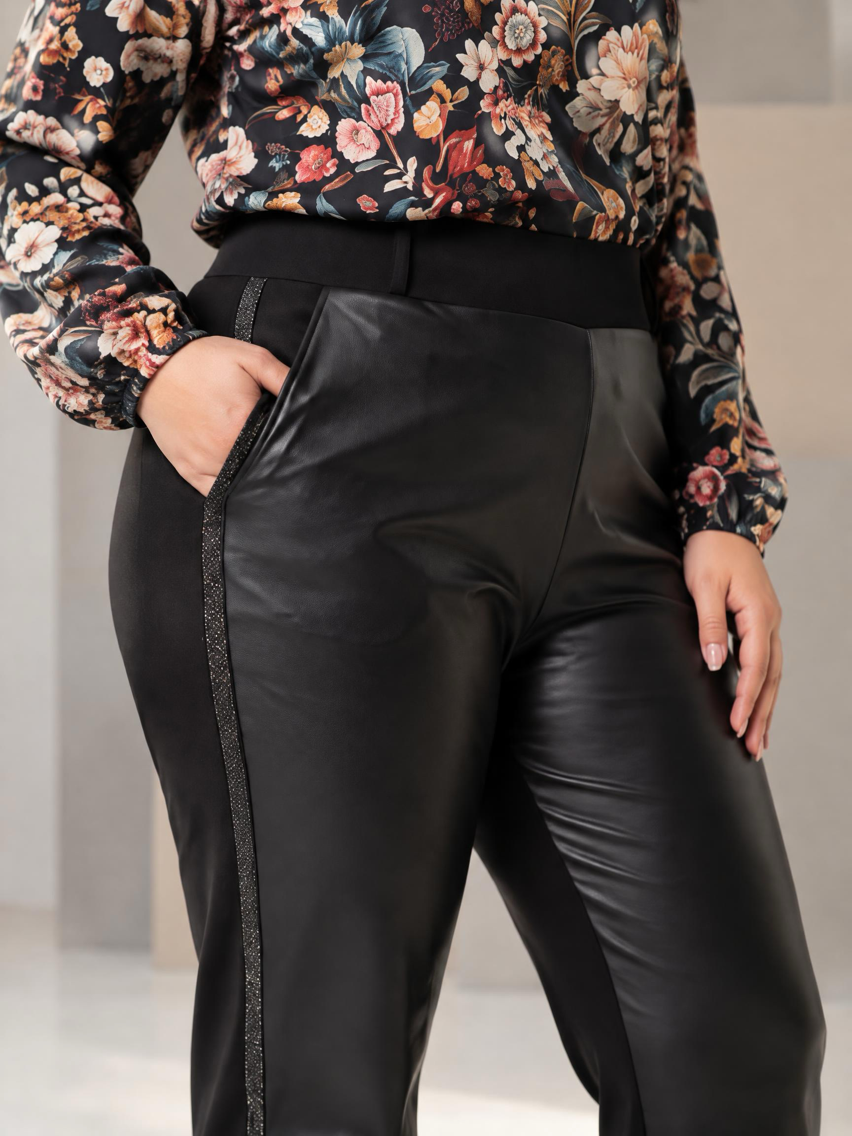 ΜΟΝΤΕΡΝΟ PLUS SIZE ΠΑΝΤΕΛΟΝΙ ΑΠΟ ΔΕΡΜΑΤΙΝΗ ΚΑΙ ΕΛΑΣΤΙΚΟ ΖΕΡΣΕΪ