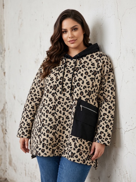 ΓΥΝΑΙΚΕΙΟ SWEATSHIRT ΜΕ ΛΕΟΠΑΡ ΣΧΕΔΙΟ ΚΑΙ ΚΟΥΚΟΥΛΑ PLUS SIZE